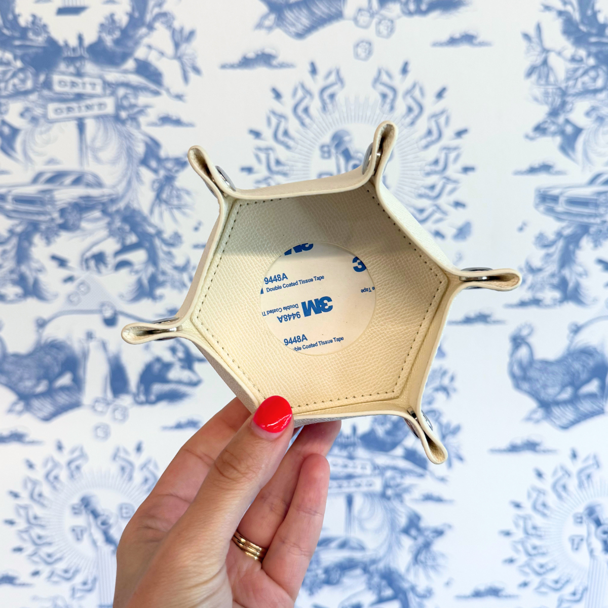 White Self-Finishing Mini Snap Tray For Needlepoint